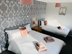 Image of Ideal Road Trip Dunfermline Home - Free Parking