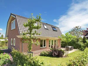 Image of Comfortable Holiday Home With a Garden, Near the Sea