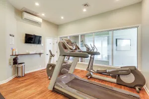 Image of 1 Mi to Mohegan Sun Studio with Golf Course Views