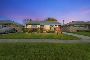 Image of Cozy 3br Westland Retreat 3 Bedroom Home by RedAwning