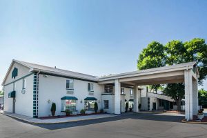 Image of Quality Inn & Suites Des Moines - Merle Hay Road