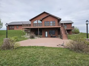 Image of Lakeside 4br Retreat Private, Peaceful & Scenic 4 Bedroom Villa