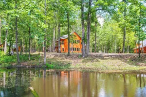 Image of Broken Bow Cabin Near Choctaw Casino: Hot Tub!
