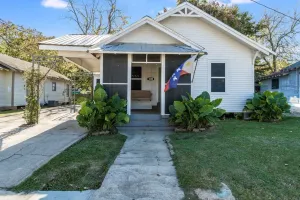 Image of Corporate Comfort in Freetown - Port Rico: Spacious Homes for Work Crews