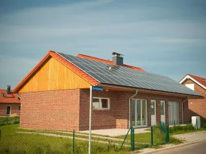 Image of Ferienhaus mit eingezaeuntem Garten