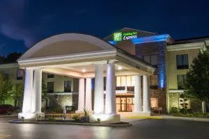 Image of Holiday Inn Express & Suites - Sharon-Hermitage by IHG