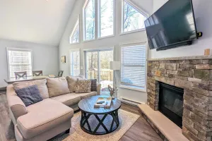 Image of Woodland Chalet by Avantstay Deck + Lake Access