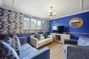 Image of Spacious Detached house in Ashford with free parking & Garage - Contractors