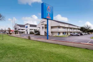 Image of Motel 6-Irving, TX - Irving DFW Airport East