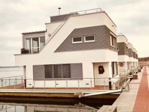 Image of Schwimmendes Haus Elandi