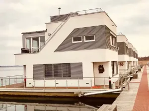 Image of Schwimmendes Haus Elandi