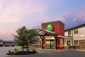 Image of La Quinta Inn by Wyndham Buffalo Airport