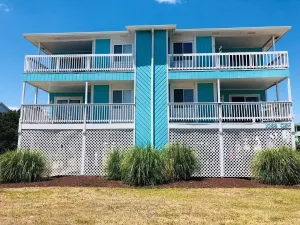 Image of Drop Anchor - 1b 2 Bedroom Home by RedAwning
