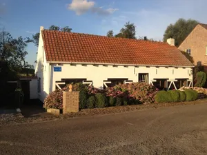 Image of Attractive Bungalow With Garden