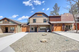 Image of Gold Mining Condo King Bed Modern Comforts