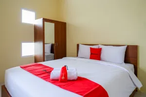 Image of RedDoorz near Graha Saba Buana Solo