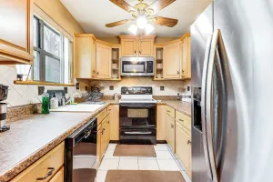 Image of 3 Mi to Dtwn New Haven: Colorful Condo w/ Yard!