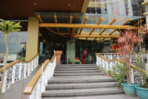 Image of Paragon Hotel and Suites
