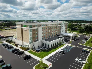 Image of Holiday Inn & Suites - Farmington Hills - Detroit NW by IHG