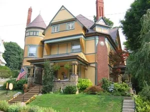 Image of The Queen, A Victorian Bed & Breakfast