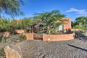 Image of Tucson Home - Hiking Trail Access On-Site!