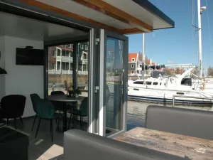 Image of Boot Zonder Naam Houseboat in Volendam