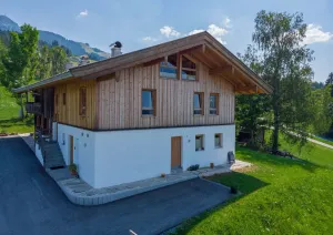 Image of Flat directly on the ski slope with valley view