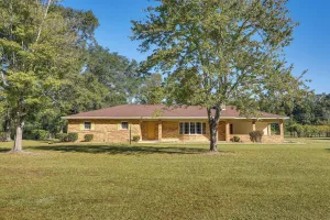 Image of Vintage Chipley Getaway on Large Private Property