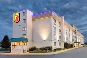 Image of Super 8 by Wyndham Frederick