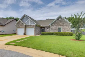 Image of Pet-Friendly Home with Fenced Backyard in Moundville