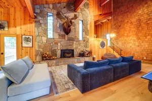 Image of 5 Mi to Donner Lake Cabin with Deck and Pool Access!