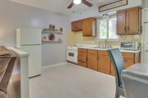 Image of Cozy Youngstown Apartment with Central AandC and Heating