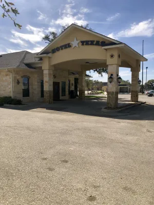 Image of Hotel Texas Cuero