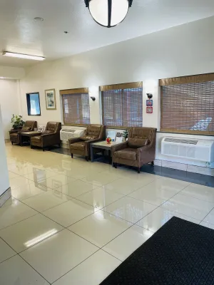 Image of Super 8 by Wyndham Lacey Olympia Area