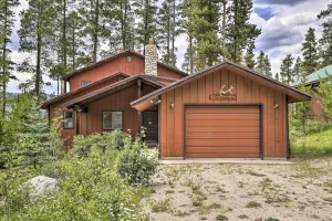 Image of 2 Mi to Grand Lake Cabin with Fireplace and Library!