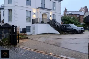 Image of Lovely 3-bed Apartment in Altrincham