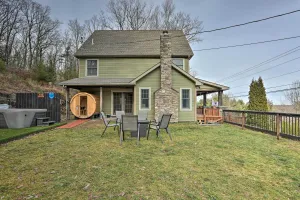 Image of Large Yard and Games Edgewater Escape in Paupack!
