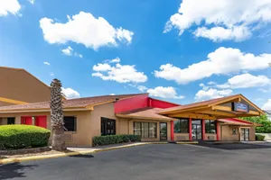Image of Howard Johnson by Wyndham Houston Hobby Airport