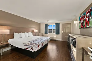 Image of Red Roof Inn Los Angeles - Bellflower