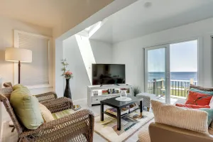 Image of Oceanfront Cottage on Cape Cod Bay w/ Game Room