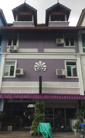 Image of Nawaporn Place