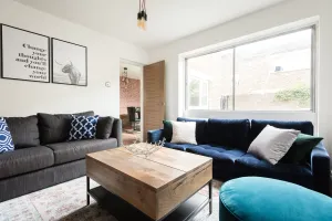 Image of The Century Chalet - Contemporary 2bdr Townhouse With Parking