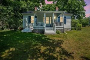 Image of Rustic Farmhouse 4 Bedroom Home by RedAwning