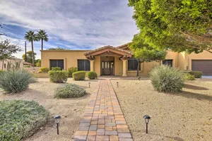 Image of 11 Mi to Phoenix Tempe Escape with Patio and Bar!