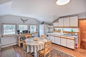 Image of New York Vacation Rental with Smart TVs and Cable