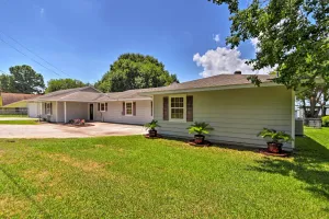 Image of Lakefront Livingston Home with Dock, 1 Mi to Launch!