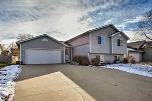 Image of Suburban Gem W/yard+deck 5Mi From Dtwn Rochester!