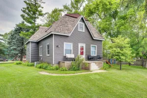 Image of Charming Eagle Grove Farmhouse with Patio!