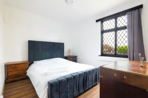 Image of Large Riverside House in Wraysbury, Staines
