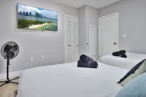 Image of Vacay Spot Happy Escape 15 Min Beach Massage Shower Prime LOC! 6 blocks away from Bars, Nite Clubs, Res, Shops